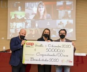 Nova Coop regala borse di studio ai figli dei suoi dipendenti