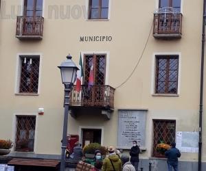 Poste, lunghe code al freddo davanti allo sportello  