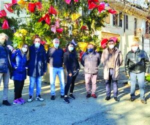 Rivoli, un albero della solidarietà in piazza San Rocco