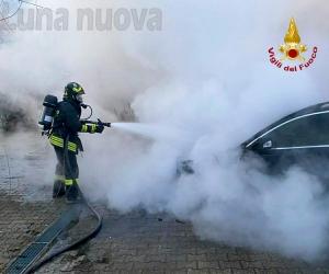 Chiusa S.Michele: auto in fiamme stamattina in via XXV Aprile