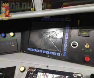 Danni al treno per 50mila euro: denunciati sei minorenni