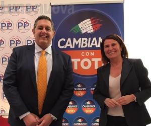 Ruffino e Napoli abbracciano Toti: «A disagio coni sovranisti»
