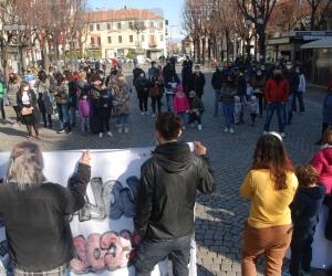 Rivoli: in piazza Martiri studenti e genitori per dire "no" alla Dad
