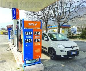 Rubano le borsette dalle auto, acciuffati tre ladri