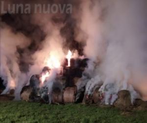 Villardora: a fuoco un centinaio di rotoballe