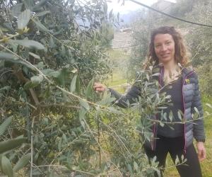 Borgone, Laura riemerge con il fitness fra gli olivi