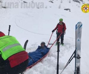 Sestriere: recuperato e trasportato in ospedale lo scialpinista infortunato