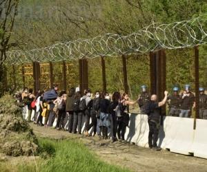 S.Didero, protesta No Tav alle recinzioni del cantiere dell'autoporto