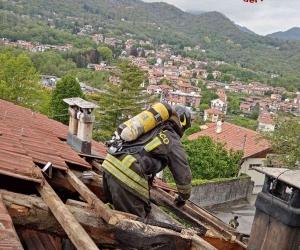 Rubiana: incendio di un tetto in strada Boschetto