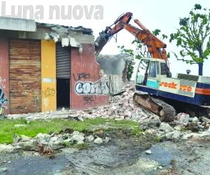Rivoli, demolita la vecchia stazione elettrica della filovia