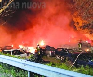 Susa: rogo nella notte, bruciano 45 auto nel deposito