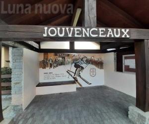 Sauze d'Oulx: Pierino Gros adesso scia aspettando il bus