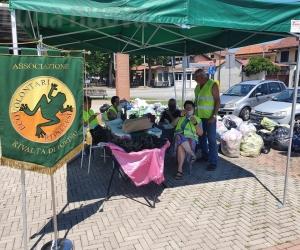 Ecovolontari in azione a Rivalta: raccolta abiti record