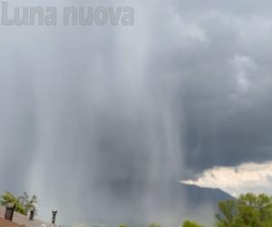 La colonna d'acqua del temporale grava su Bussoleno
