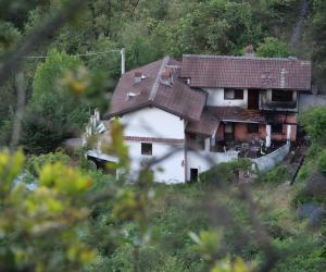 Bussoleno, fiamme nella casa abbandonata a Falcemagna