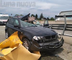 Rivoli, tremendo scontro contro il guard-rail