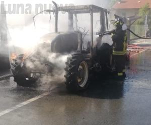 Vaie: a fuoco un trattore in via Martiri della Libertà