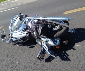 Rivoli, albero caduto in strada: ancora grave il motociclista