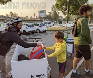 A scuola in bici: a zaini e cartelle ci pensa il Gru.Co