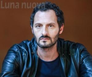 Pepe Carvalho ha la voce di Fabio Troiano