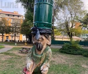 Orbassano, vandalizzano lo gnomo: sindaca sul piede di guerra