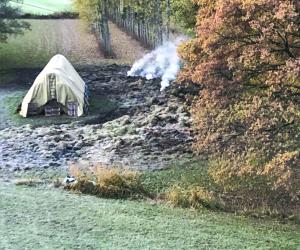 Caprie, 50 rotoballe in fumo alla Red Barn Farm: l’incendio è doloso