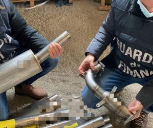 Avigliana, sigilli alla ditta delle marmitte illegali