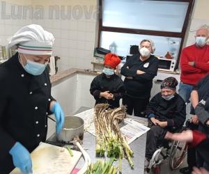 Grugliasco, i ragazzi dell'Isola alla scoperta del porro