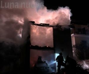 Almese: a Rivera va a fuoco una tettoia-garage