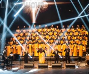 La musica è come un raggio di sole: il coro gospel in piazza IV Novembre