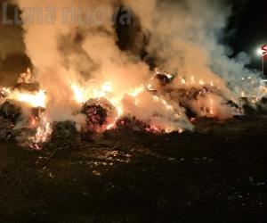 Caselette: rotoballe a fuoco in strada dei Prati