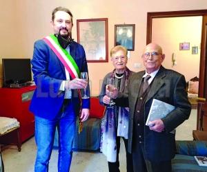 Grugliasco, una serenata di Ultimo per i coniugi da record