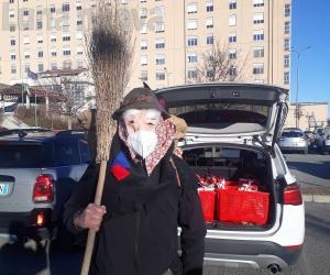 Rivoli, la Befana alpina porta doni in pediatria