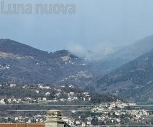 Rubiana: incendio boschivo a ridosso del Colle del Lys