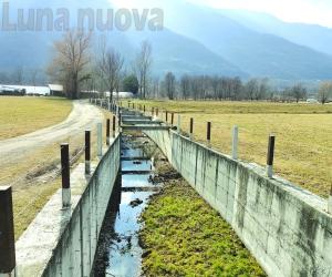 S.Antonino: nuova recinzione sul canale scaricatore, ma non a tutti piace