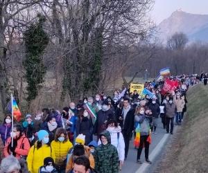 La valle in marcia per la pace: martedì un migliaio al corteo