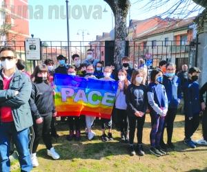 Pianezza, tanti bambini in piazza: «No alla guerra»