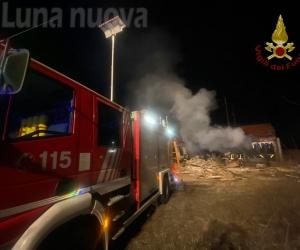 S.Ambrogio: incendio ad un locale abbandonato, a fuoco un'auto