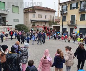 Grugliasco, ucraini accolti da un girotondo per la pace