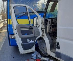 Avigliana: frontale tra furgone e scuolabus