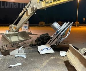 Rivalta, assalto al distributore dell’Acla con la draga