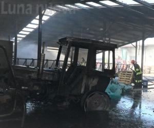 Pianezza, trattori e macchinari distrutti nel capannone