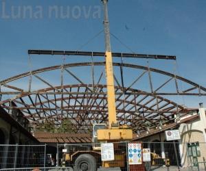 Giaveno, scoperchiato il tetto di piazza Mautino