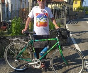 Il "ciclista della Memoria" fa tappa a Collegno e Grugliasco