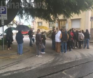 Condove, le code "croniche" al poliambulatorio: «Serve un riparo»