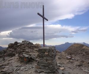 Giusalet, con l'estate una croce nuova per la vetta