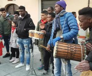 Avigliana: danze afro in piazza Conte Rosso