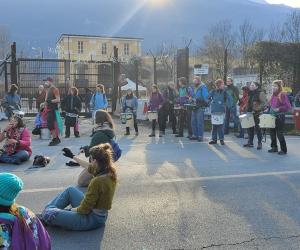 8 dicembre No Tav: colori e tamburi davanti alle recinzioni di S.Didero
