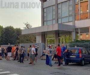 Rivoli, malore in fabbrica: la solidarietà dei colleghi
