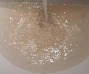 Rubiana, l’acqua è sporca: «E ritorna pulita solo dopo ore»